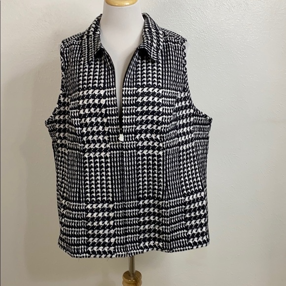 Black and white vest - Picture 1 of 3